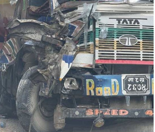 दुई ट्रक र एक ट्यांकर ठोक्किँदा एकजनाको मृत्यु