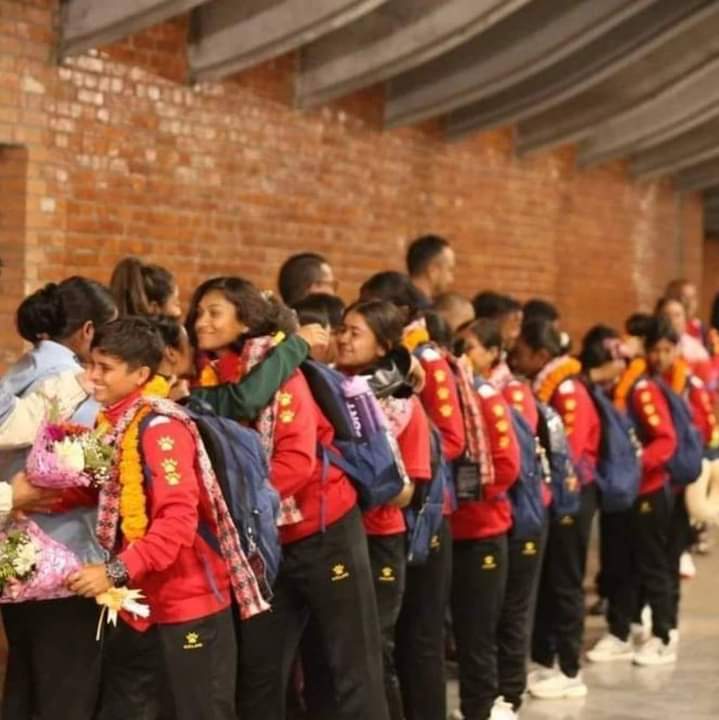 यू-१९ नेपाली महिला क्रिकेट टोलीको विमानस्थलमा स्वागत 