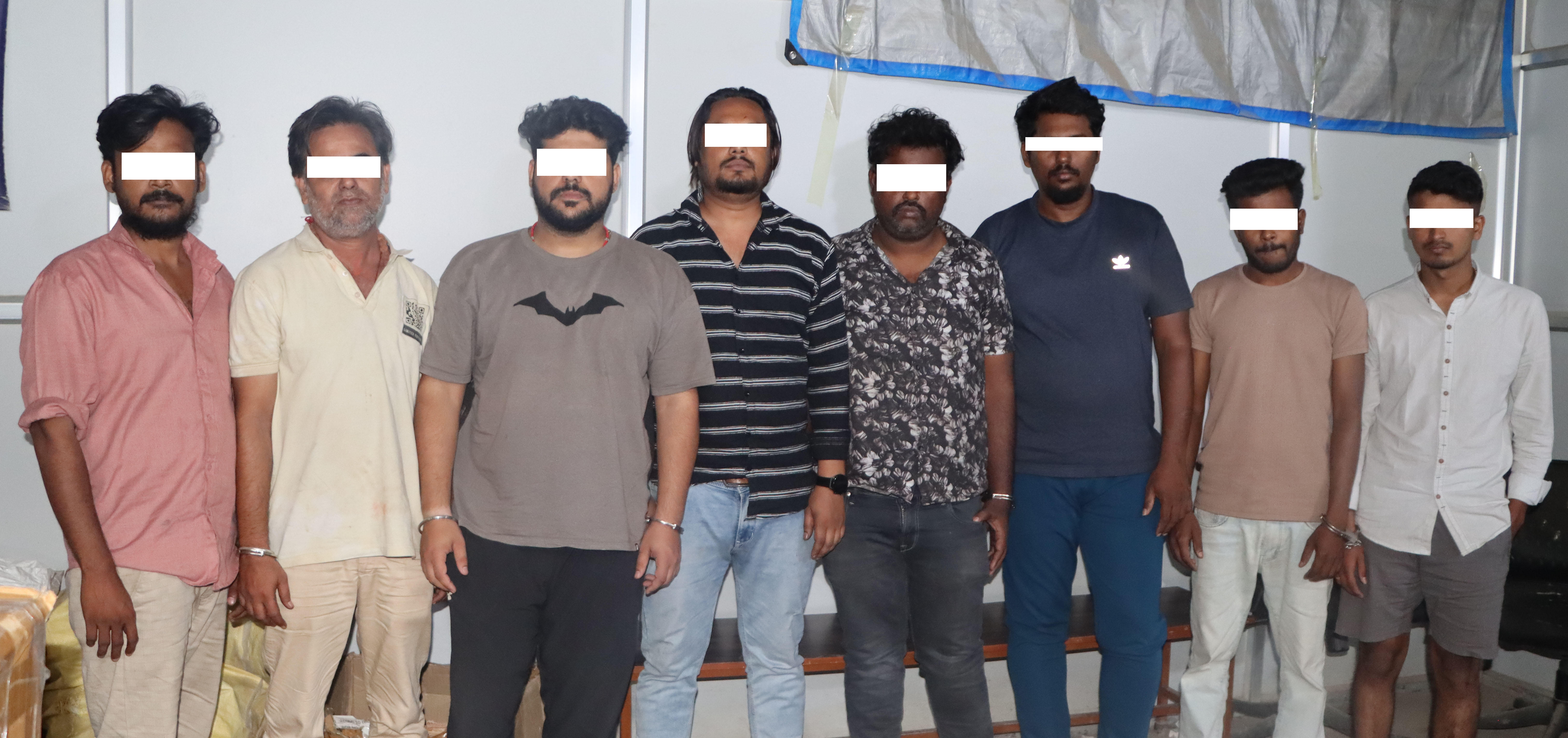 राजश्व छलीका सामाग्रीसहित ८ जना पक्राउ