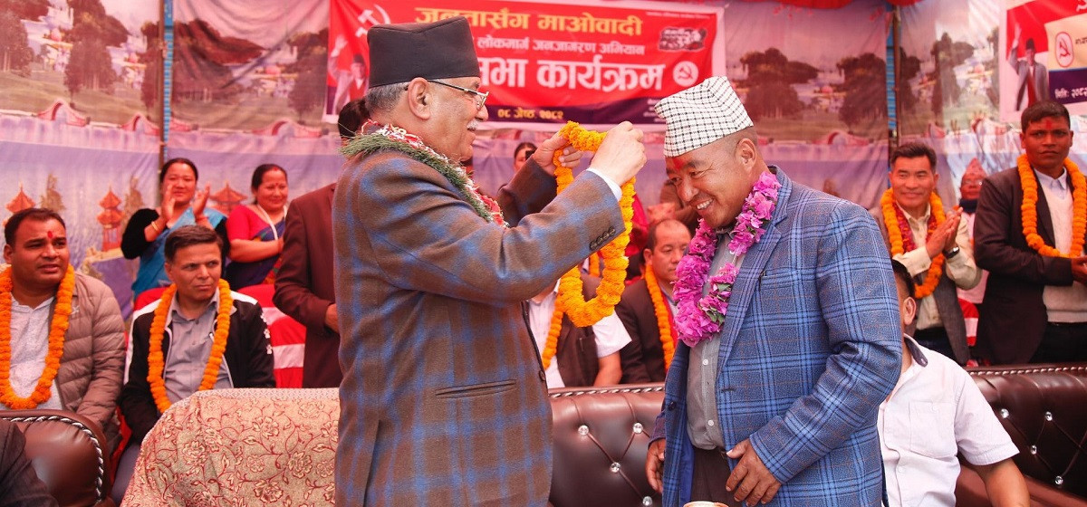 केशर छन्त्यालसहित १३ एमाले नेता माओवादीमा प्रवेश