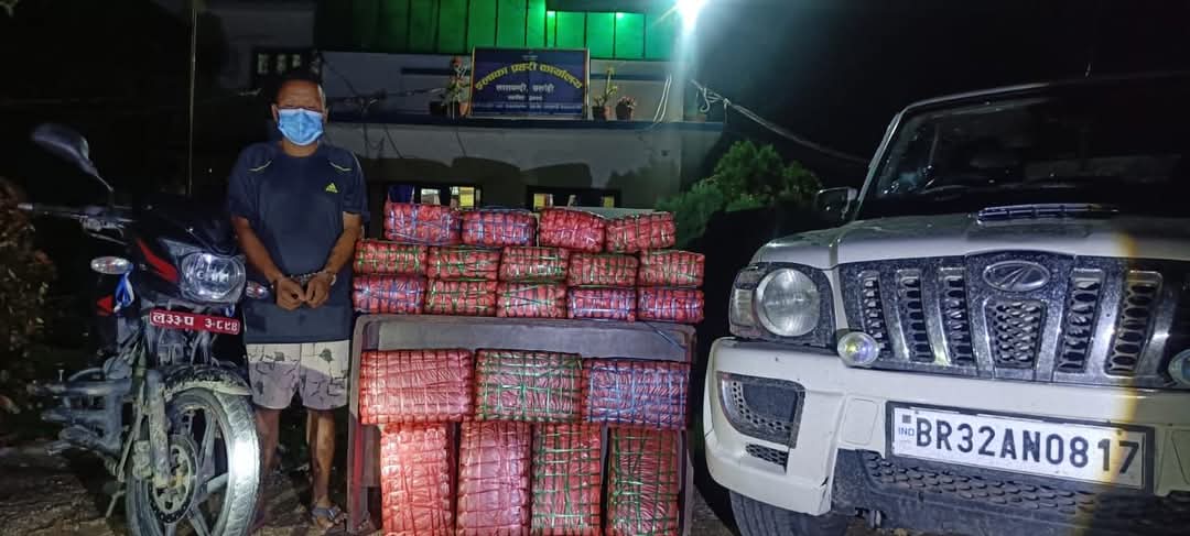 सर्लाहीबाट ११७ किलो गाँजा भारतीय गाडी सहित एकजना पक्राउ