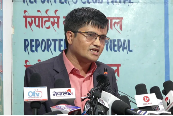 सूर्य पश्चिमबाट उदाउला,तर माओवादीसँग  मिल्न सक्दैनौं,एमाले नेता थापा