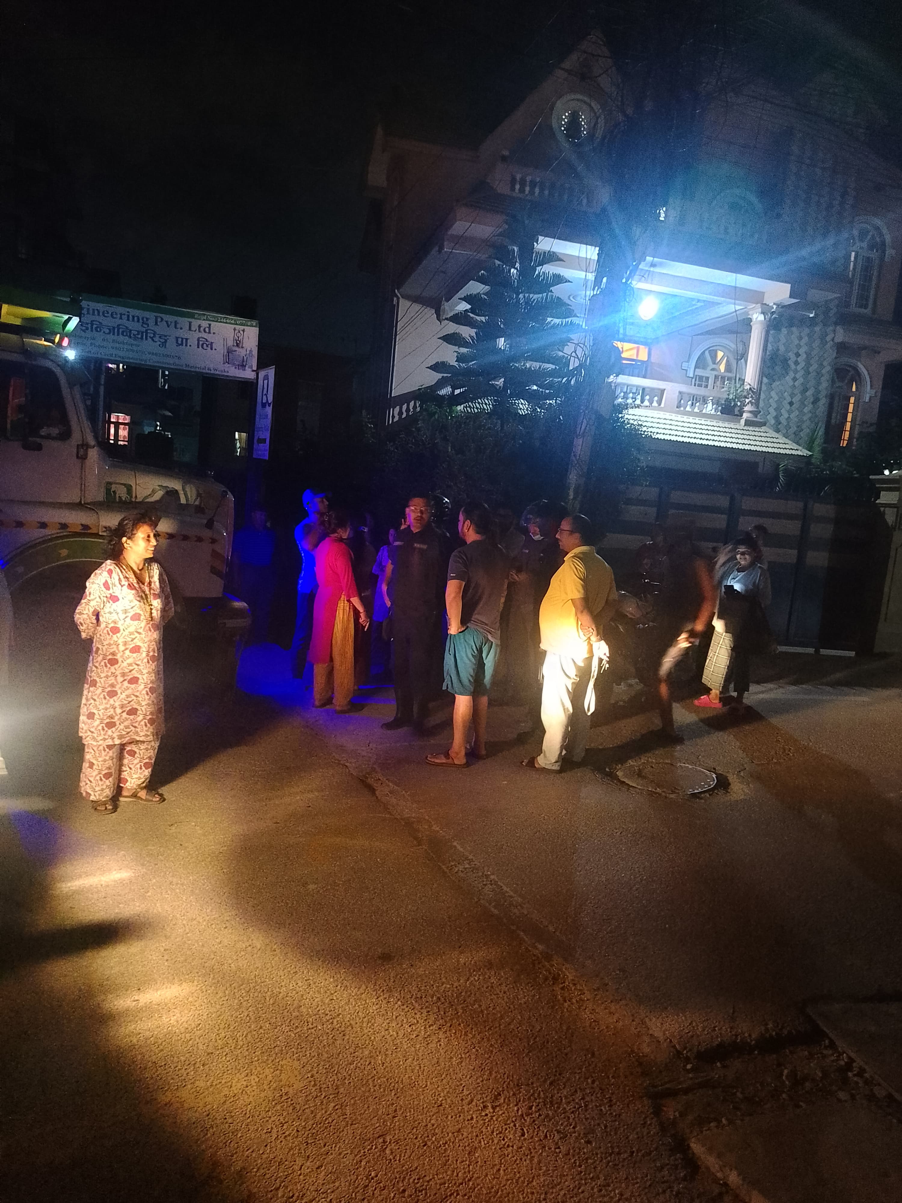 सुर्यविनायकमा टिप्पर अनुगमनका क्रममा तनाव, महिला पत्रकारमाथि दुर्व्यवहारको आरोप