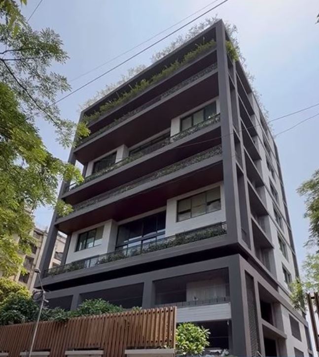 रणवीर र आलियाले बनाए २५० करोडको बंगला, अब केही समयमा नै सर्ने