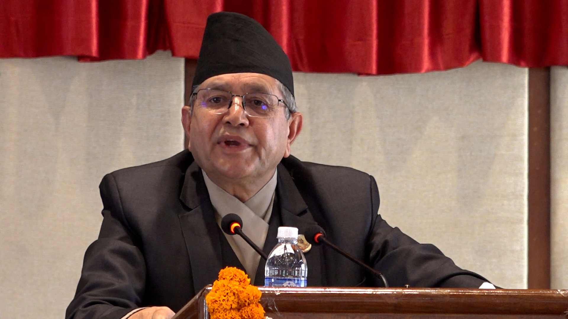 जबरजस्ती पेलेरै सदन चलाउनुपर्ने बाध्यता छ, संख्या पुर्याउनुपर्नेछ : सभामुख