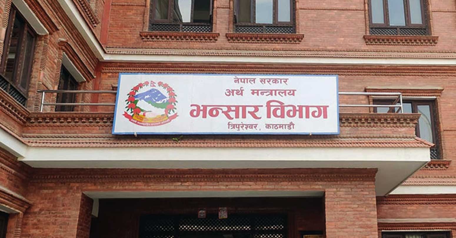 ११ महिनामा ३३ अर्बका साढे २८ हजार ईभी गाडी भित्रिए