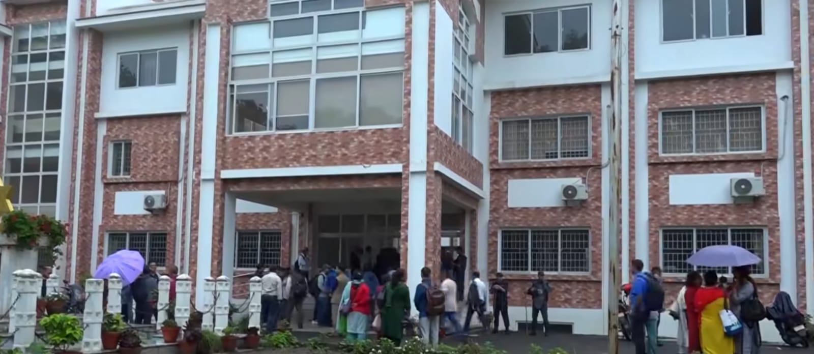 त्रिविमा १२ दिनदेखि तालाबन्दी, फास्ट ट्र्याक नियुक्तिको विरोधमा प्राध्यापक आन्दोलनमा