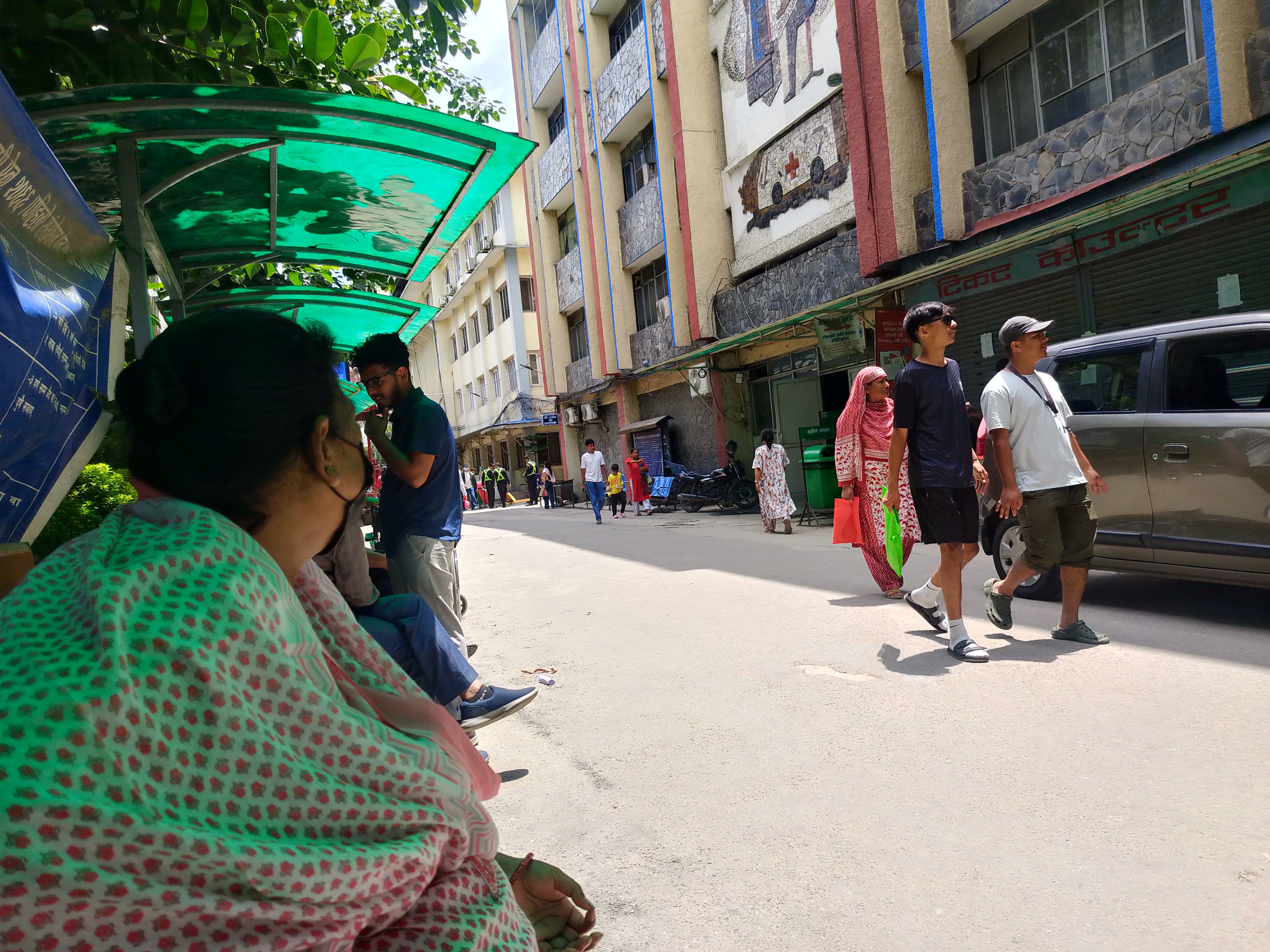 देशभरका अस्पतालमा आकस्मिकबाहेकका सेवा बन्द हुँदा बीर अस्पताललगायतका अस्पतालका बिरामी मर्कामा