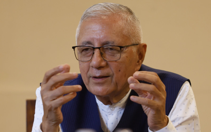 शेखर कोइराला आफू निकटका मन्त्री तथा सांसदहरूसँग  छलफल गरे