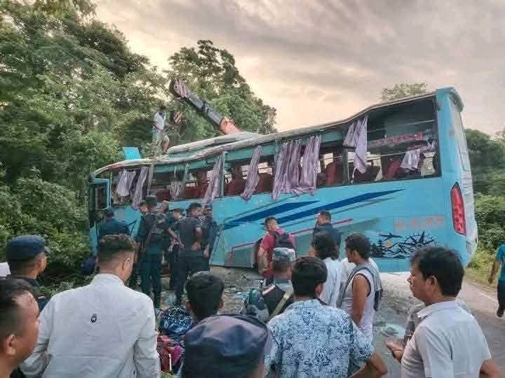  कपिलवस्तुमा बस दुर्घटना हुदा २६ जना यात्रु घाइते 