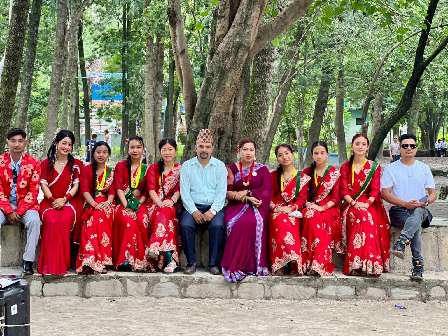 ‘छड्के कपाल’ तीज गीतले ल्यायो नयाँ तरंग, मोतिराज खनालको मौलिक प्रस्तुतिमा दर्शक झुमे (भिडियोसहित)