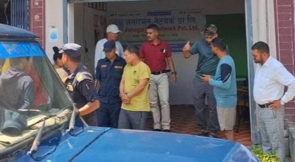 दाङमा नक्कली नोट र १९ किलो अफिमसहित पत्रकार पक्राउ