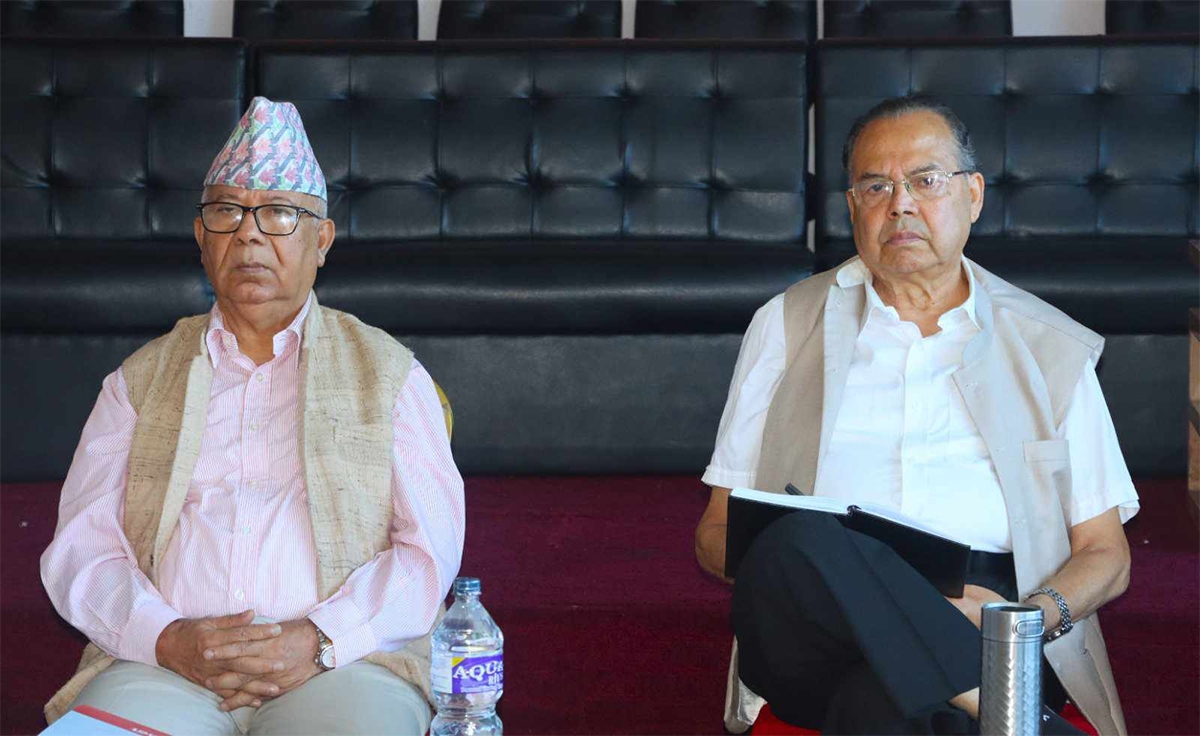  झाँक्रीबारे  एकीकृत समाजवादीको बैठकमा  छलफल गरिँदै