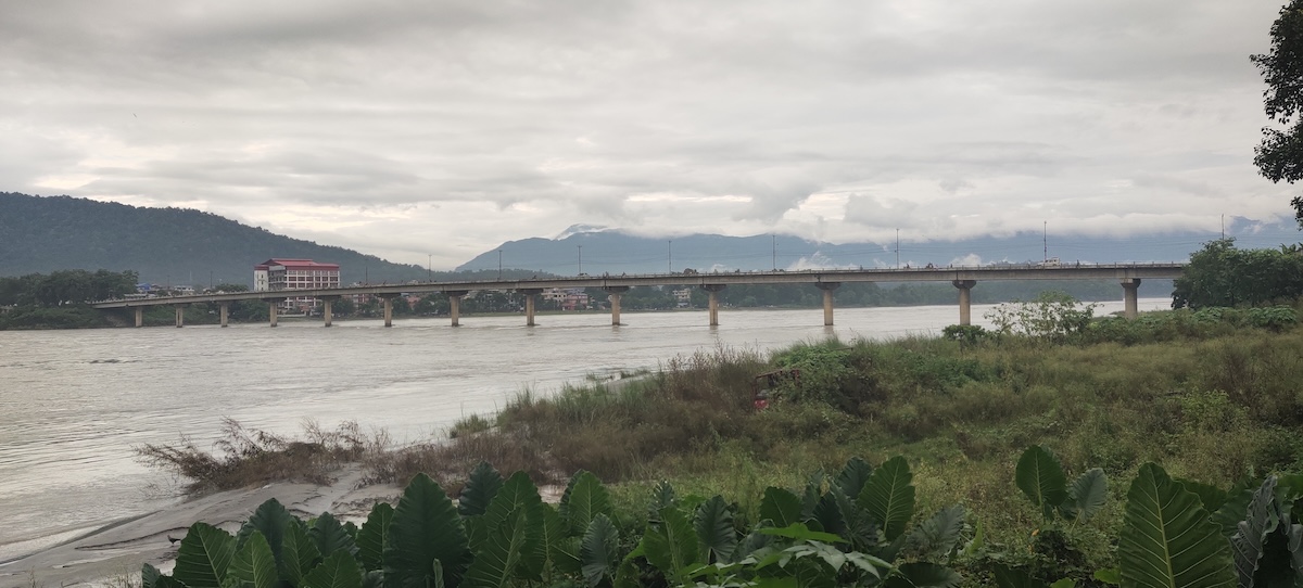 नारायणी नदीको 'सिग्नेचर ब्रिज': दुई वर्ष बित्दा पनि डिजाइन अधुरै, निर्माण अन्योलमा
