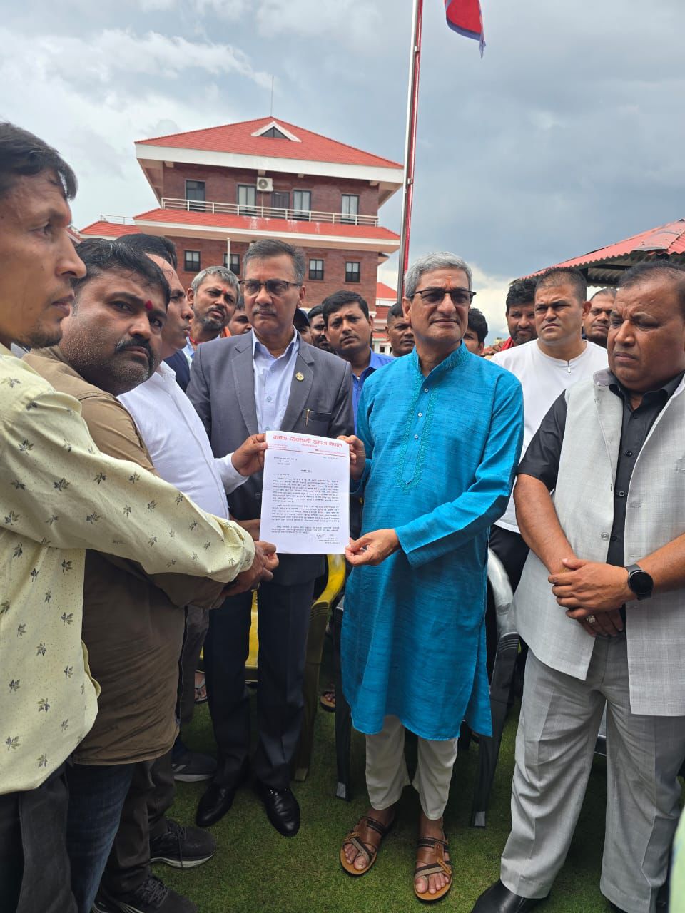 काठमाडौंमा कवाड व्यवसायीमाथि ज्यादती भएको भन्दै गृहमन्त्रीलाई ज्ञापन पत्र 