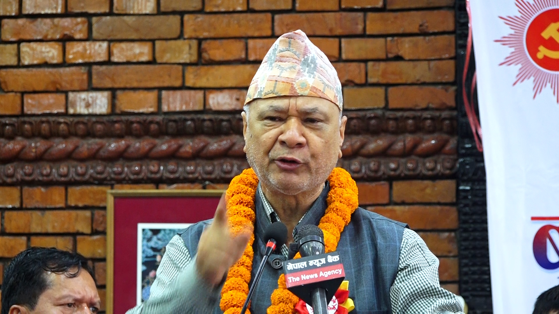 ८० प्रतिशत युवाहरुले बिना जागिर महिनाको २ लाख कमाउँछन् : शिक्षामन्त्री  