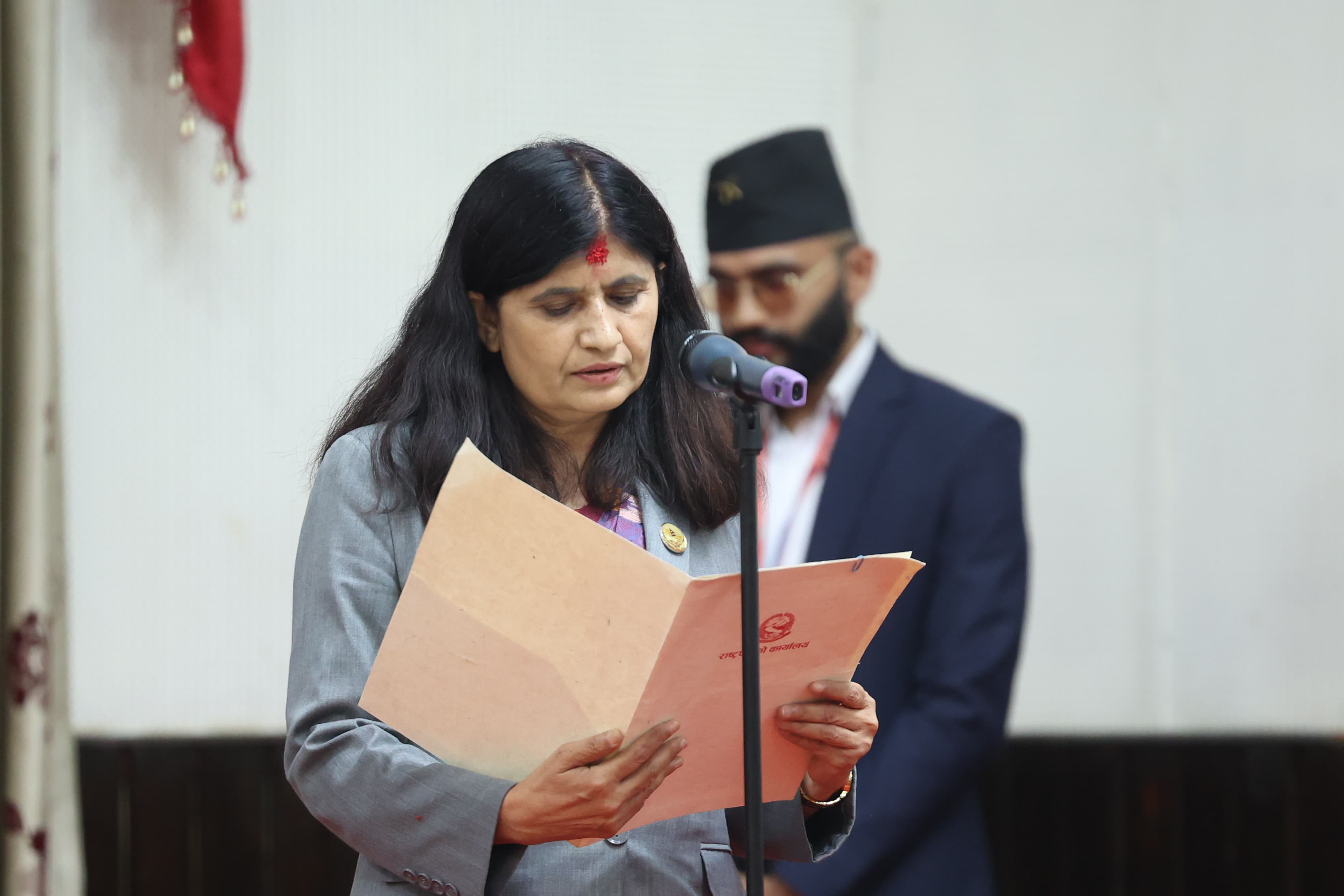 नवनियुक्त सामान्य प्रशासन मन्त्री न्यौपानेदवरा पद तथा गोपनियताको सपथ ग्रहण 