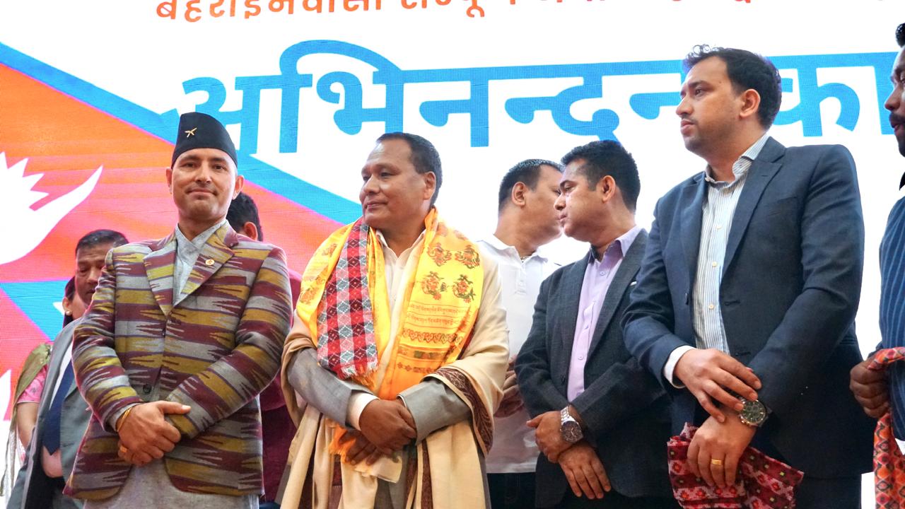 खाडी देशको भ्रमणमा रहेका कुलमानले भने : म कुनै पार्टीको झन्डा लिएर आएको होइन्