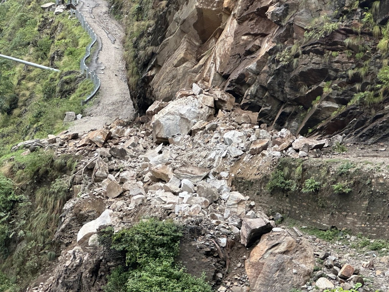धौलागिरिमा पहिरो खस्दा म्याग्दी नदी थुनियो