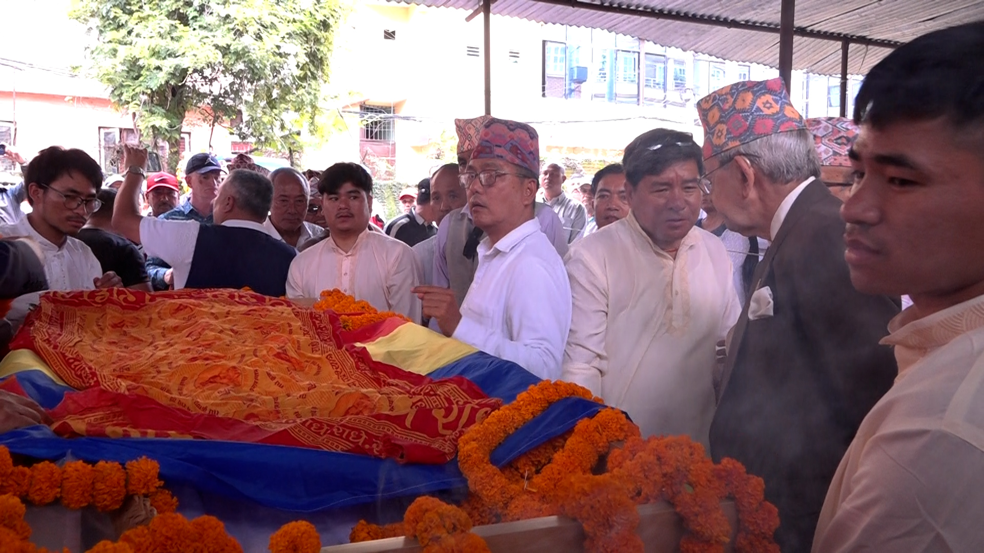 पूर्वमन्त्री बालाराम घर्तीबाट इमान्दारिता र शालिनता सिक्नुपर्छ : अध्यक्ष लिङ्देन