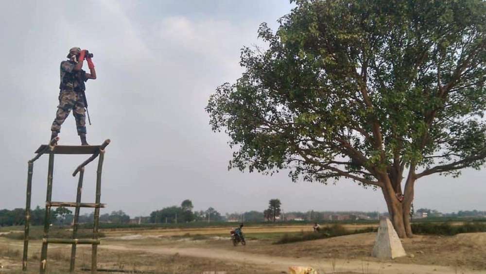 तस्कर समूहसँग भएको झडपमा ६ जना सशस्त्र प्रहरी घाइते, स्थिति नियन्त्रण गर्न १३ राउन्ड अश्रुग्याँस र ४ राउन्ड हवाई फायर 