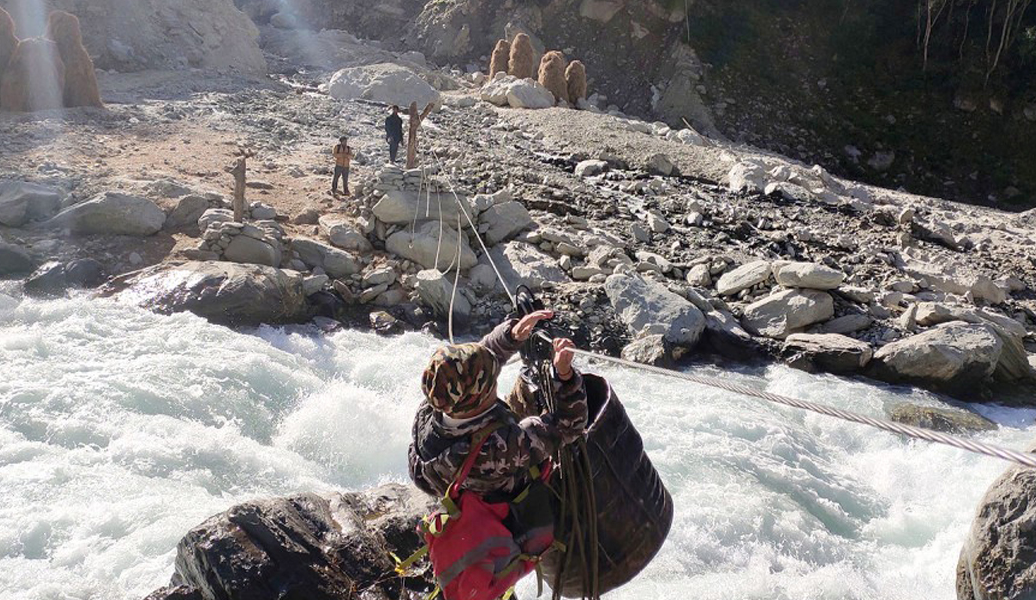 दार्चुलामा तुइनबाट खसेर एक युवक महाकाली नदीमा बेपत्ता