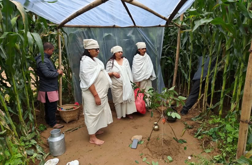 छोरीले बुवाको काजकिरिया गर्दा समाज तर्सियो, तर उनीहरू भने कत्ति पनि डराइनन्