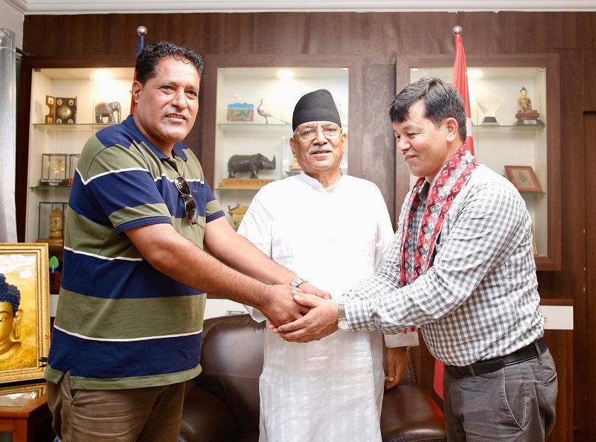 एमाले केन्द्रीय परिषद् सदस्य कुँवर माओवादी केन्द्रमा प्रवेश