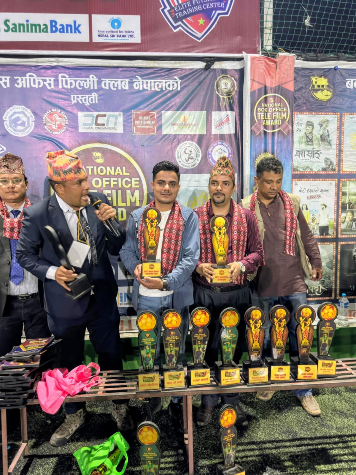 बक्स अफिस म्युजिक अवार्डमा मोतिराज खनाल ‘सर्वोत्कृष्ट भजन गायकरसंगीतकार’ को रूपमा सम्मानित