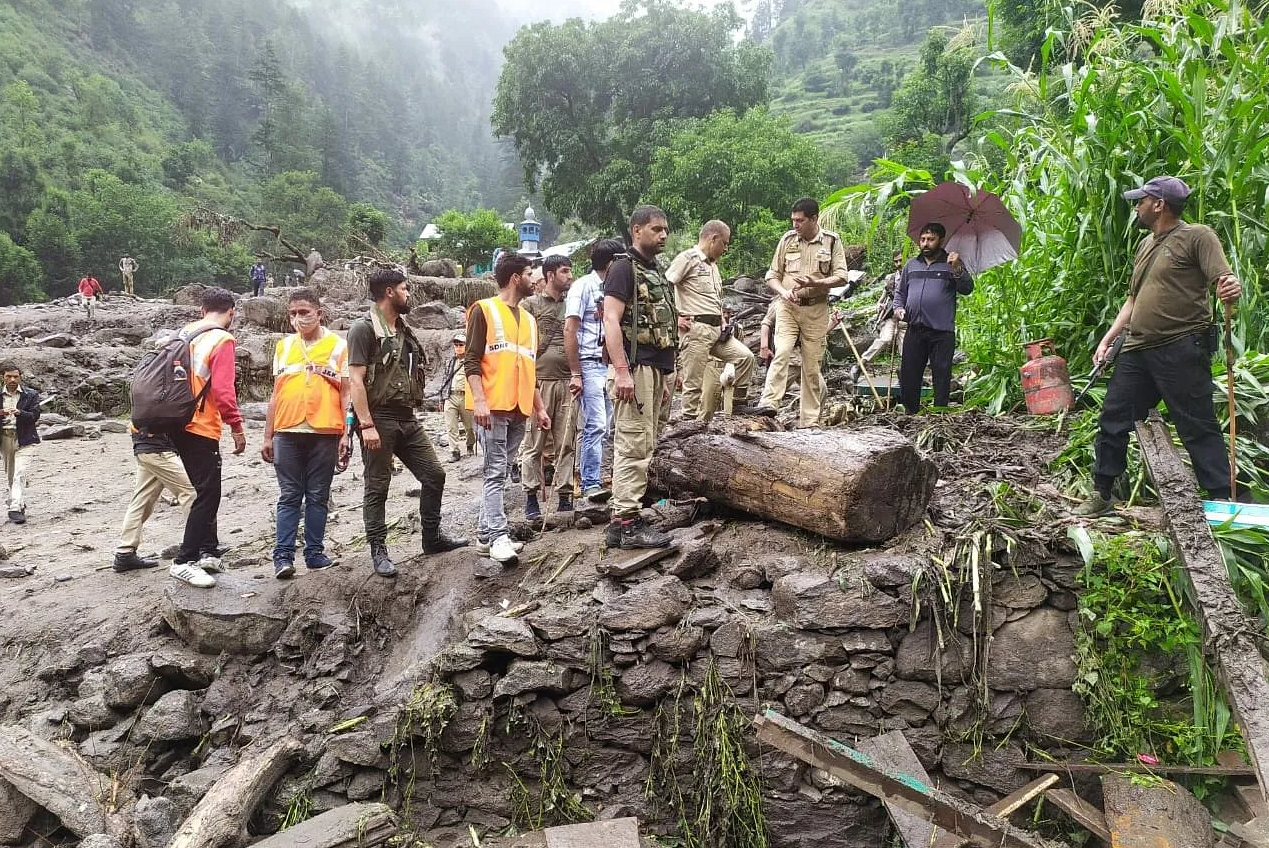 कश्मीरमा विपद्: बाढी र पहिरोमा परी १२ को मृत्यु पुष्टि