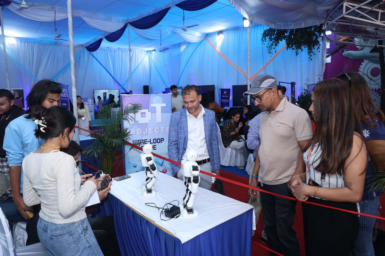 विद्यार्थीले बनाएका फुटबल खेल्ने रोबर्टदेखि साइबर सेक्युरिटीका उत्कृष्ट परियोजनाको प्रदर्शनी