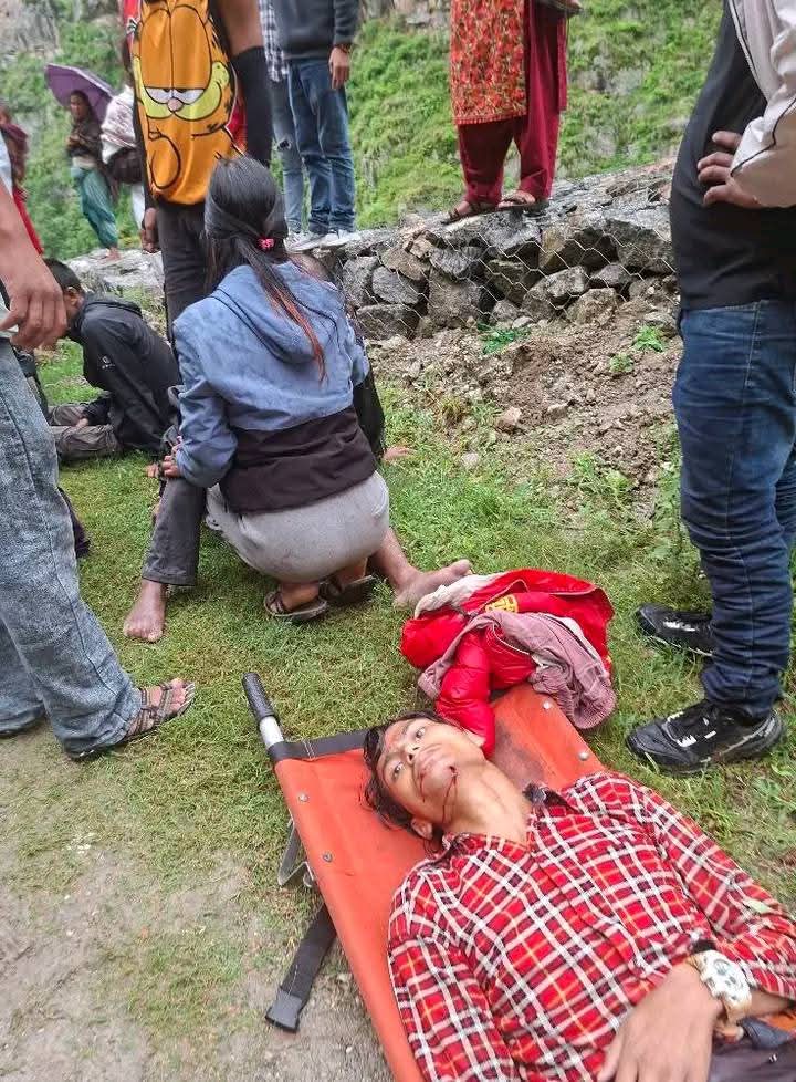जुम्लाबाट सुर्खेत हिडेको फोर्स गाडी दुर्घटना, सात जना घाइते