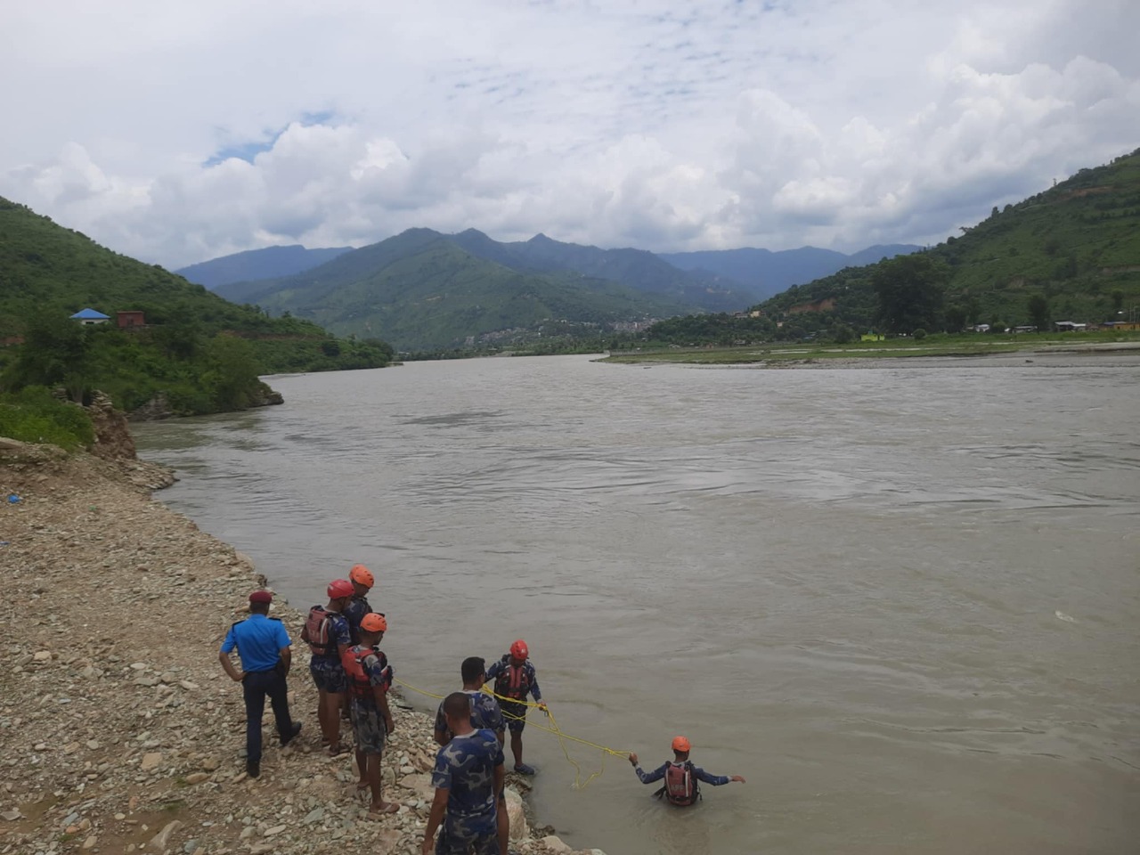 तामाकोशीमा बगेर वृद्ध बेपत्ता, खोजी जारी