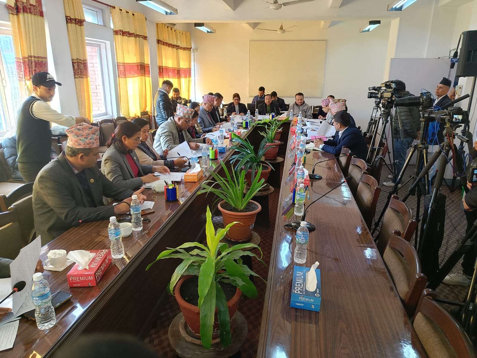 आज पाँच वटा समितिको बैठक बस्दै