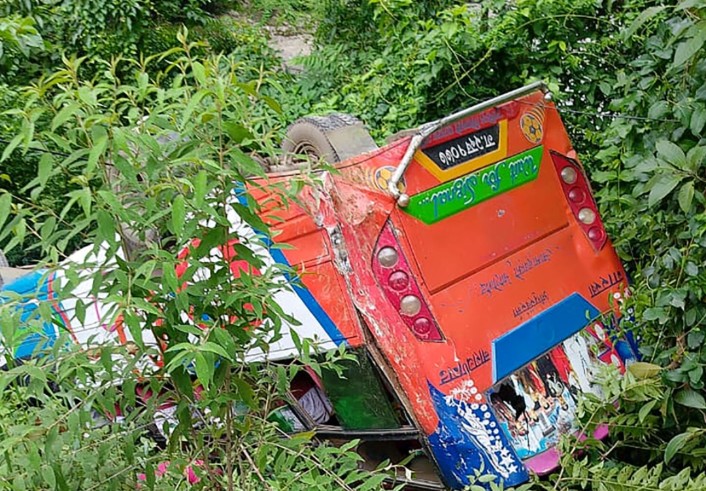  तनहुँमा बस दुर्घटना हुदा  ५ जना घाइते २ को अवस्था गम्भिर
