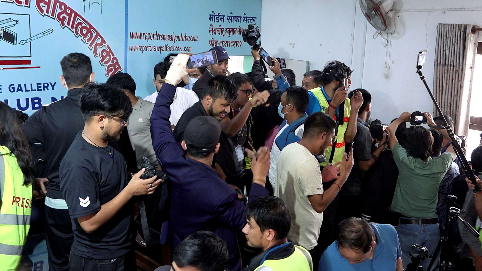 जेनजीहरुबीच विवाद चर्कियो, कार्यक्रम स्थलमै झडप