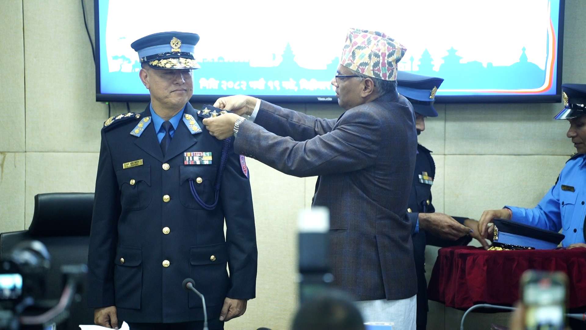 नवनियुक्त आईजीपी खापुङलाई दज्र्यानी चिह्न प्रदान