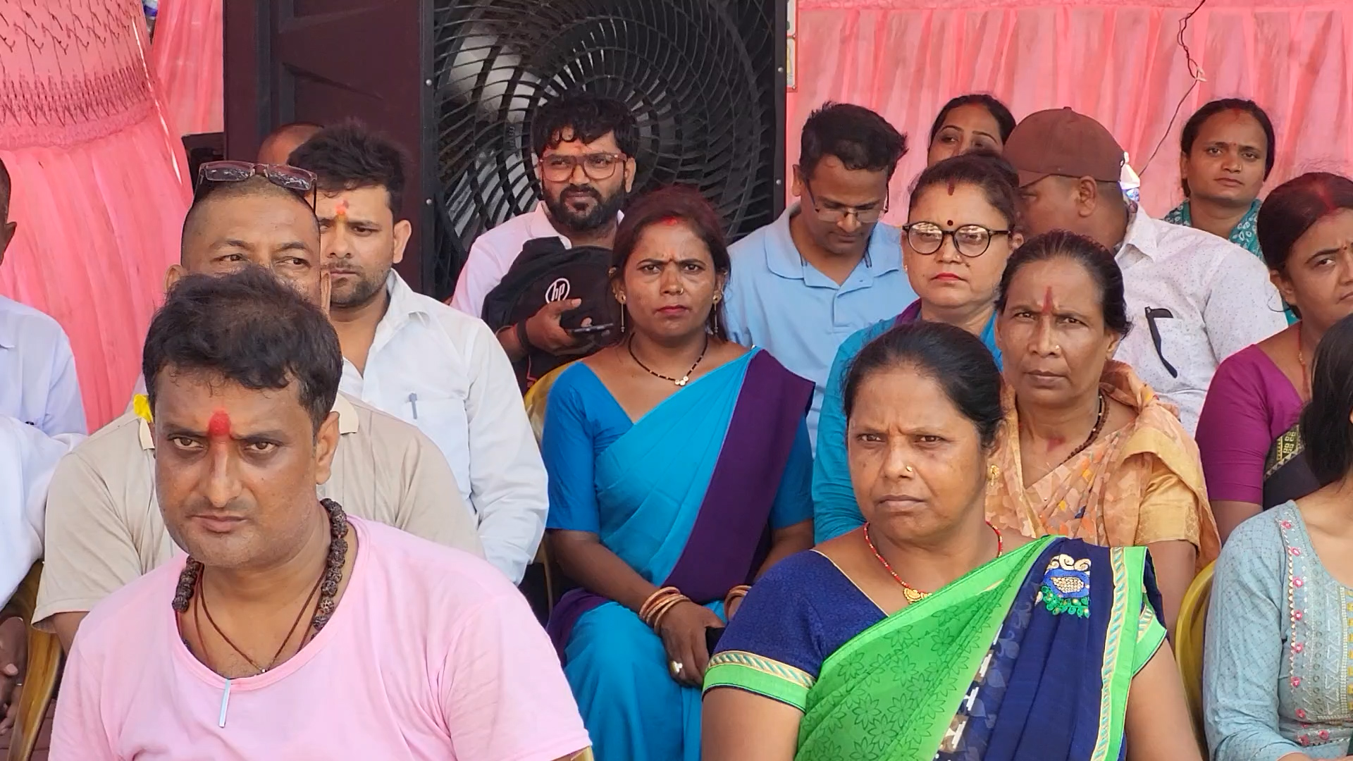 जनकपुरधाम उपमहानगरका कर्मचारीहरुले गरे पेन डाउन, उपमेयरले दुव्र्यवहार गरेको आरोप
