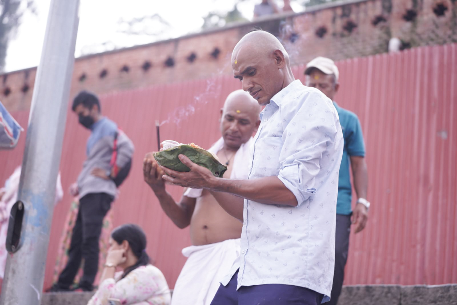 आजदेखि सोह्र श्राद्ध सुरु, दिवङ्गत पितृलाई तर्पण, सिदादान र पिण्डदान गरिदै