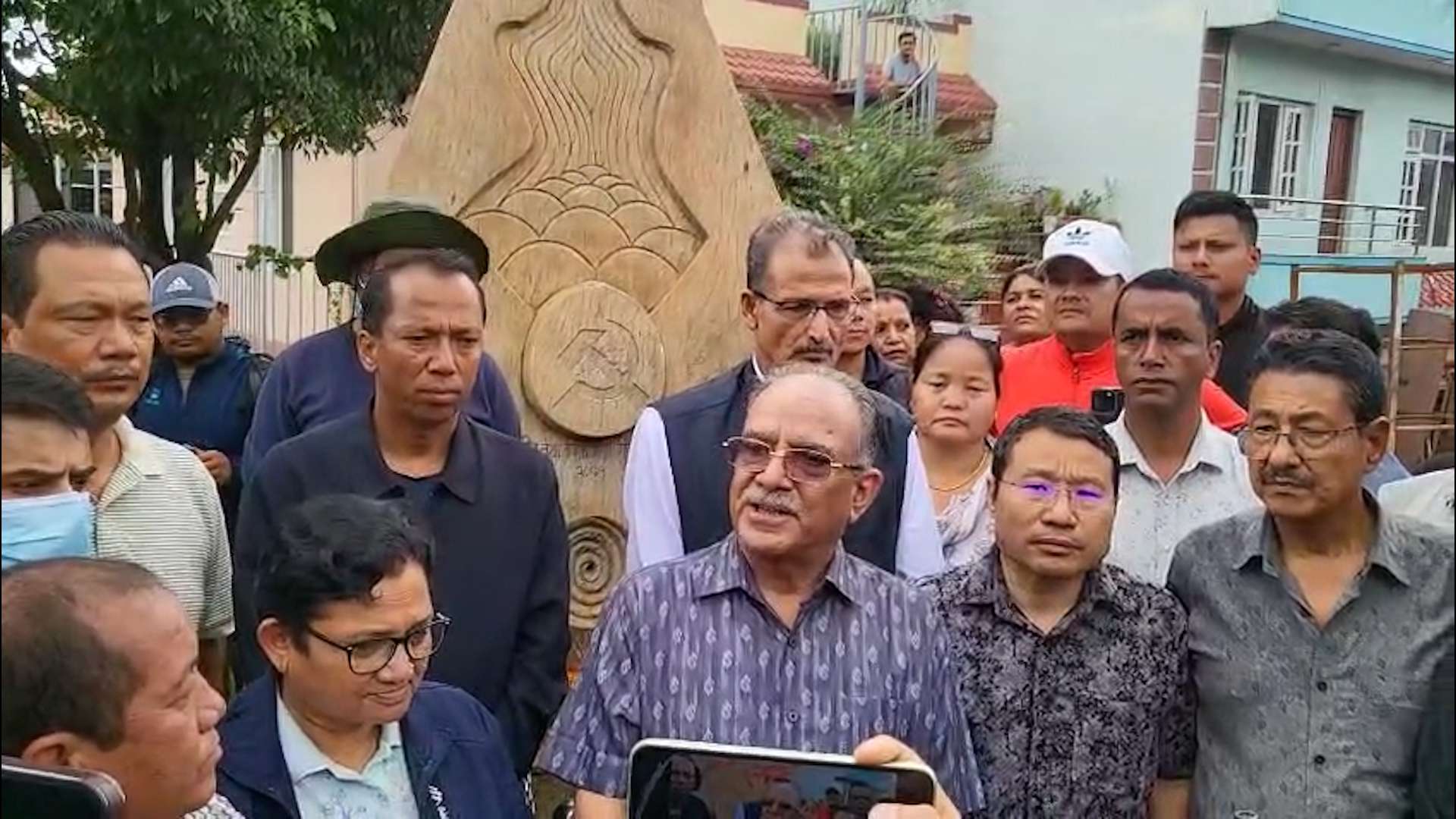 पार्टी कार्यालयमा आगलागी र तोडफोड, अध्यक्ष प्रचण्डद्वारा अवलोकन