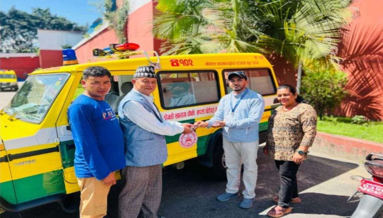 बाजुराको खप्तड छेडेदहलाई काठमाडौं महानगरपालिकाले गर्याे एम्बुलेन्स सहयोग 