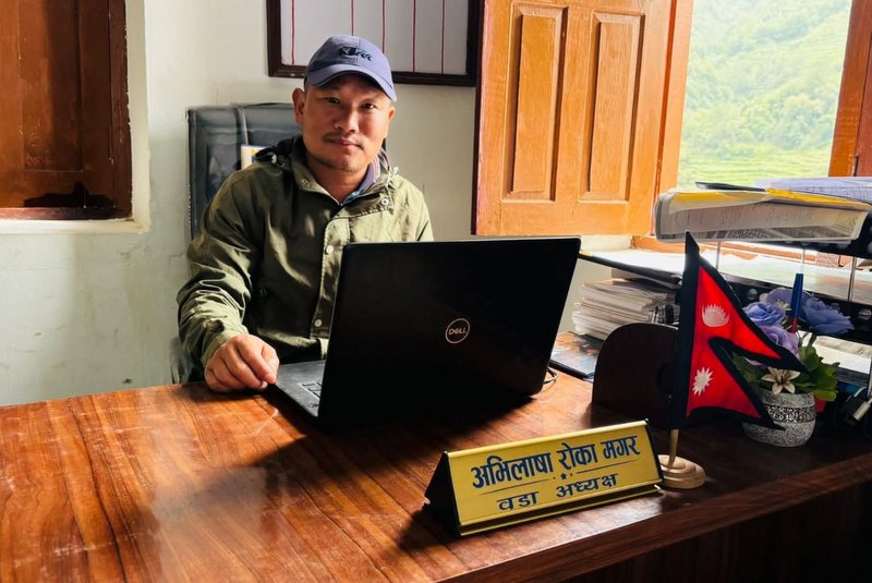 विकासप्रति असन्तुष्टि जनाउँदै वडाध्यक्षद्वारा कार्यालयको साँचो बुझाए विकासप्रति असन्तुष्टि जनाउँदै वडाध्यक्षद्वारा कार्यालयको साँचो बुझाए