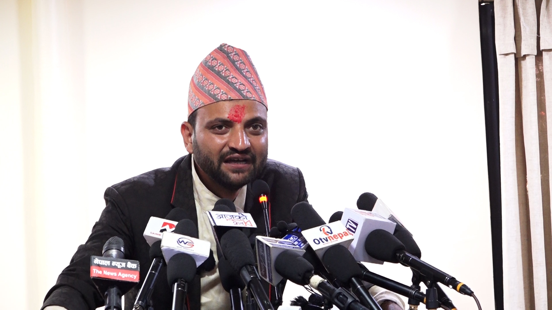 जेनजीको माग  पूरा नभए आगामी १६ गतेबाट अर्को विद्रोह सुरु हुन्छ : डा. निकोलस भुसाल जेनजीको माग  पूरा नभए आगामी १६ गतेबाट अर्को विद्रोह सुरु हुन्छ : डा. निकोलस भुसाल