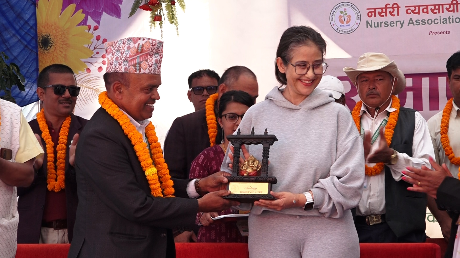 तिहार फ्लोरा एक्स्पोमा मनिषा कोइराला, आफ्नै माटोमा हुर्किँएका फूललाई माया गर्न आग्रह