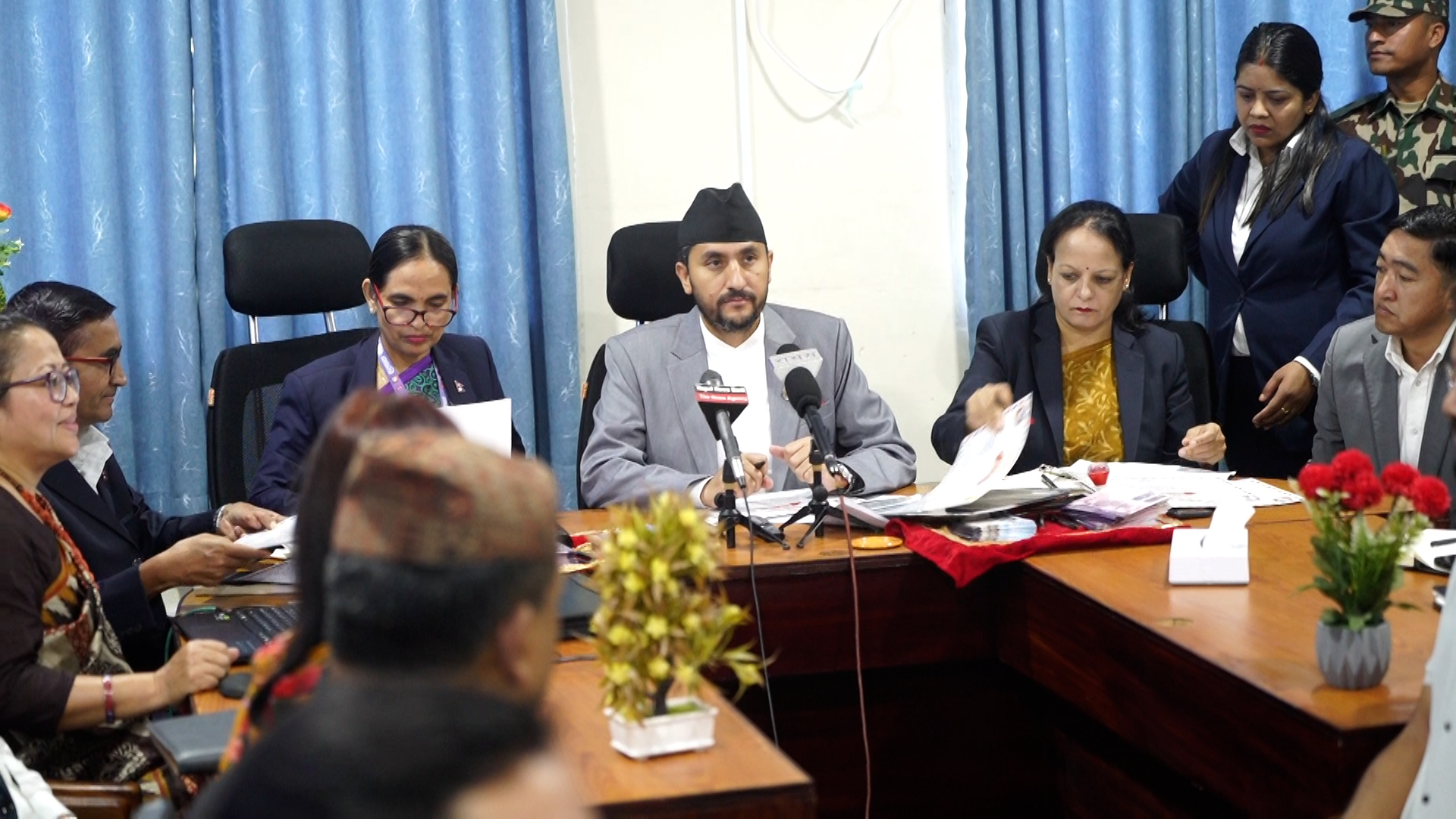 हुलाकको आवश्यकता र सार्थकता मरेको छैन् : मन्त्री खरेल
