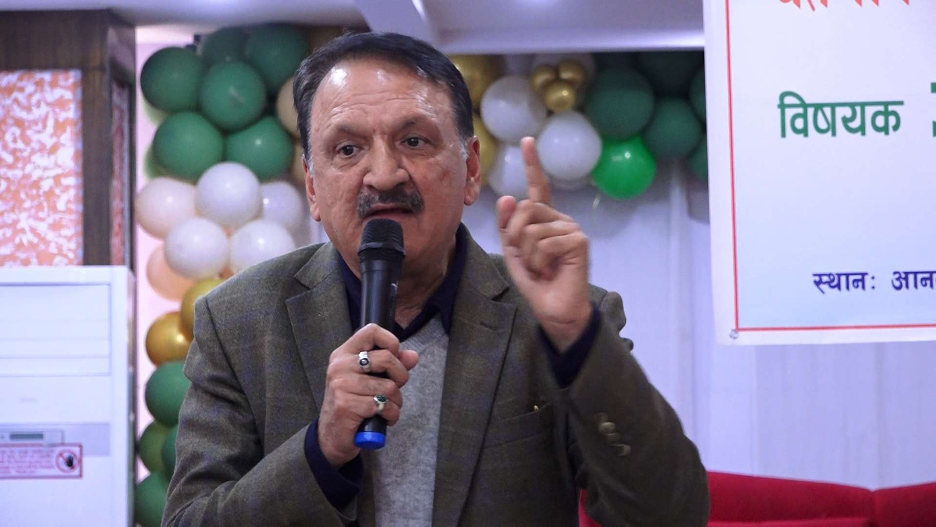 संकटको घडिमा एकजुट हुन जरुरी छ, आत्मनिन्दा कम गर्नुपर्छः प्रकाशशरण महत संकटको घडिमा एकजुट हुन जरुरी छ, आत्मनिन्दा कम गर्नुपर्छः प्रकाशशरण महत