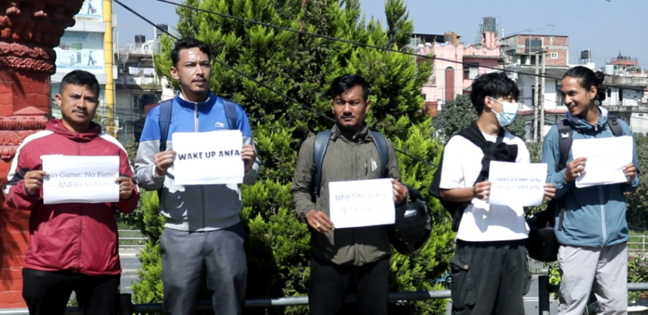 फुटबल क्यालेन्डरको विरोधमा एन्फा अगाडि धर्ना