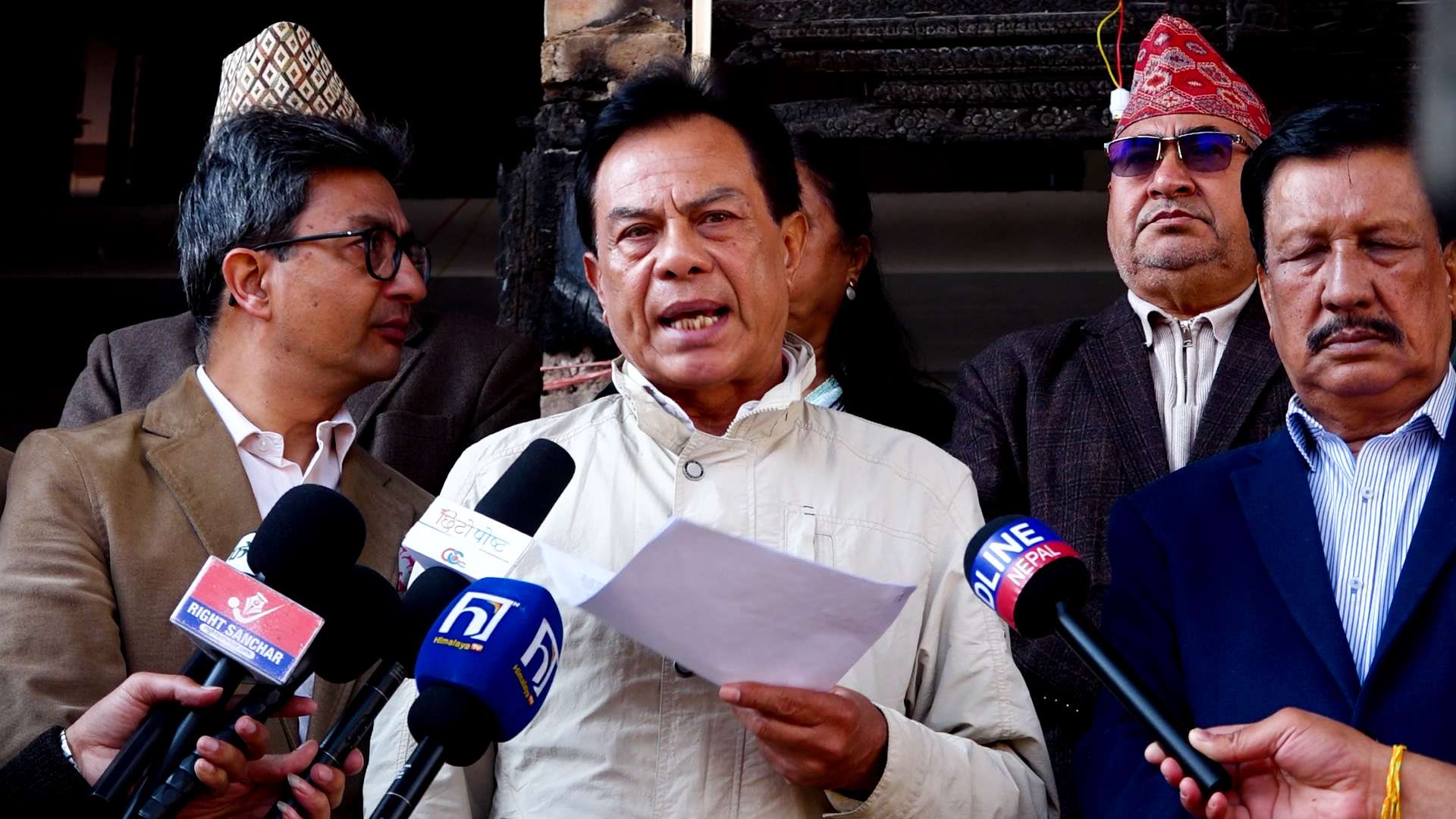 मंसिर महिनाभित्र नै महाधिवेशन गर्नुपर्ने भन्दै संस्थापन पक्षले बुझाए ज्ञापनपत्र मंसिर महिनाभित्र नै महाधिवेशन गर्नुपर्ने भन्दै संस्थापन पक्षले बुझाए ज्ञापनपत्र