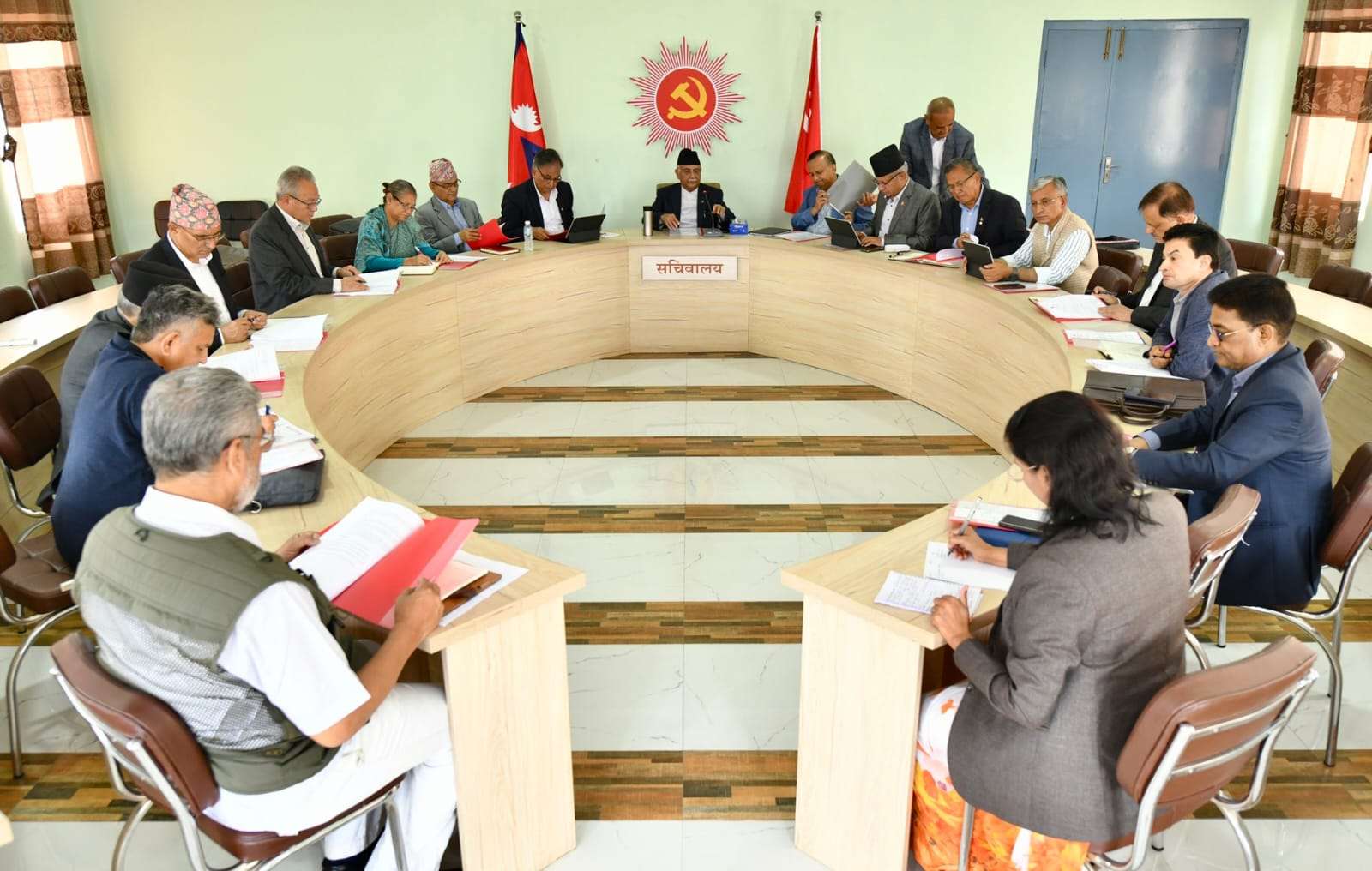 नेकपा एमालेको सचिवालय बैठक बस्दै 