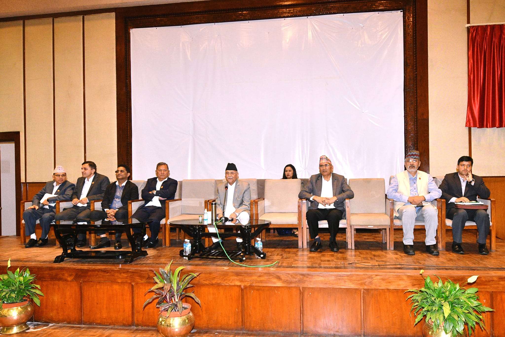 नेकपा एमालेको संसदीय दलको बैठक बस्दै